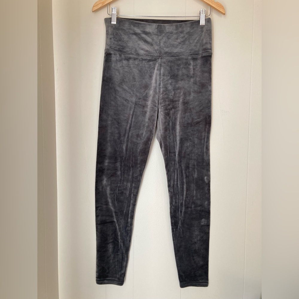 Offline by Aerie Gray Velour Velvet Leggings Large L Short